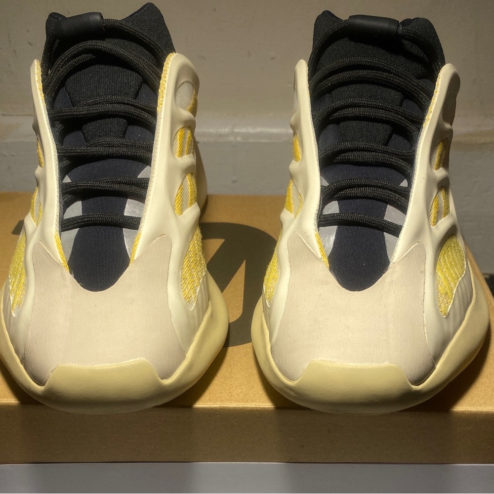 Yeezy 700 Safflower
